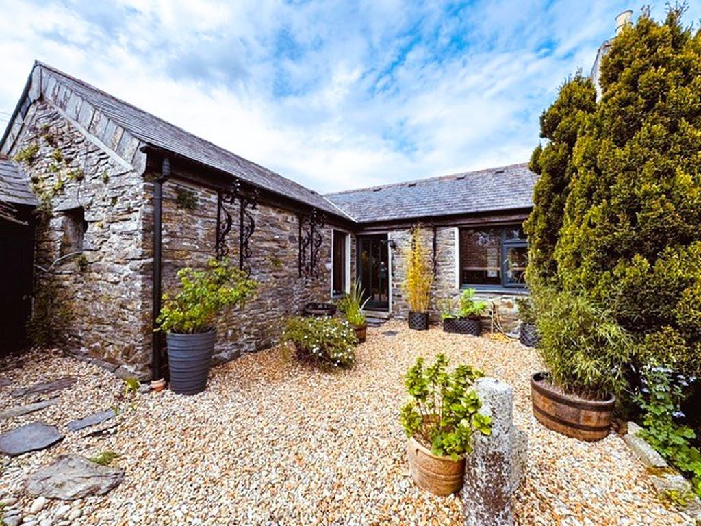  Menheniot